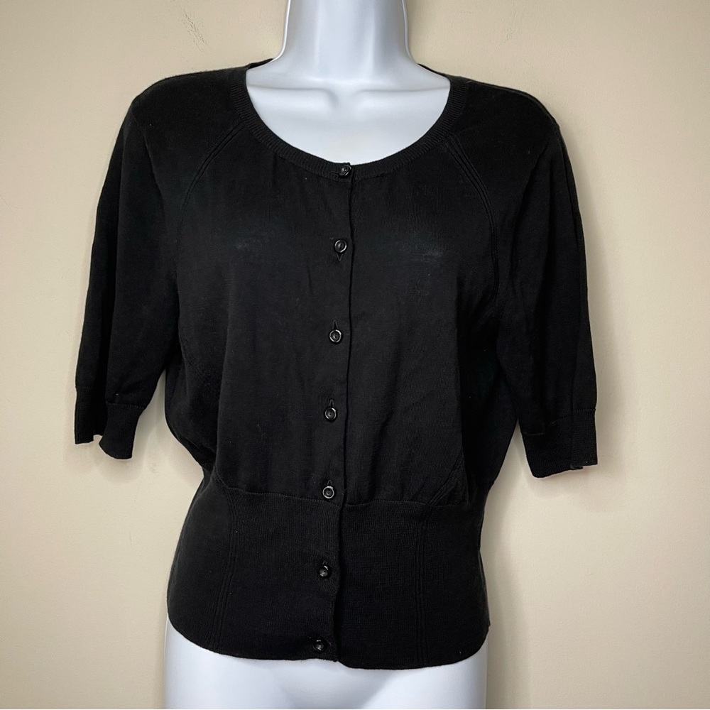 CABI BLACK LIGHTWEIGHT SHORT SLEEVE BUTTON FRONT CARDIGAN SWEATER SIZE MEDIUM